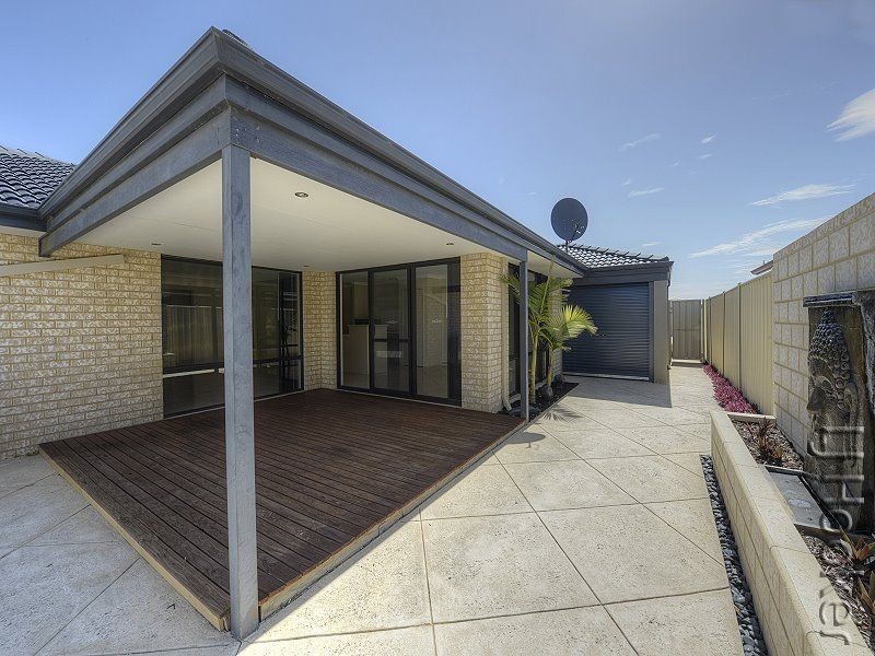 22 Loretta Parkway, Lakelands WA 6180