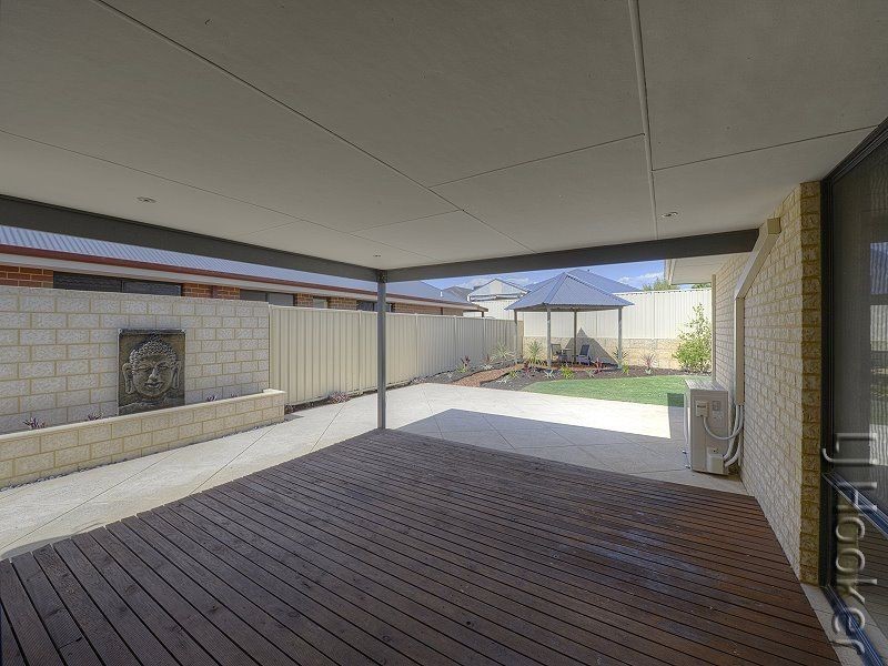 22 Loretta Parkway, Lakelands WA 6180