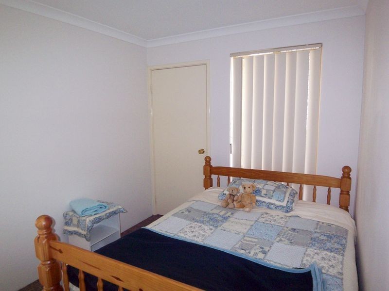 17 Kingfisher Drive, Halls Head WA 6210