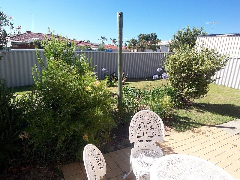 17 Kingfisher Drive, Halls Head WA 6210