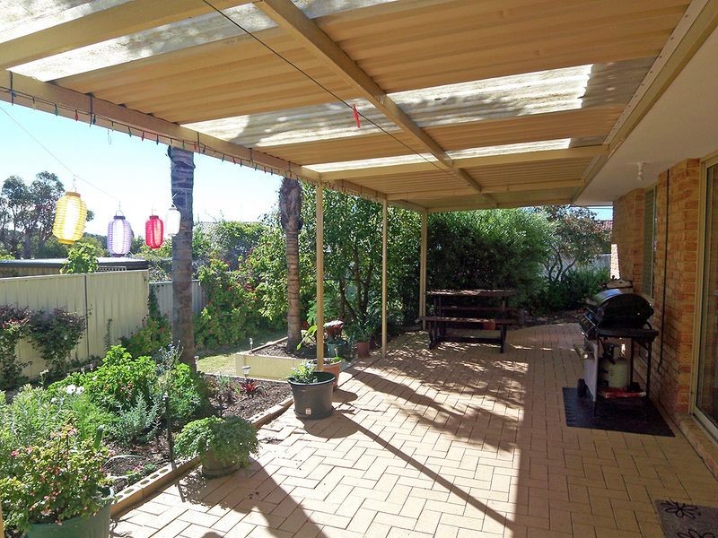 17 Kingfisher Drive, Halls Head WA 6210