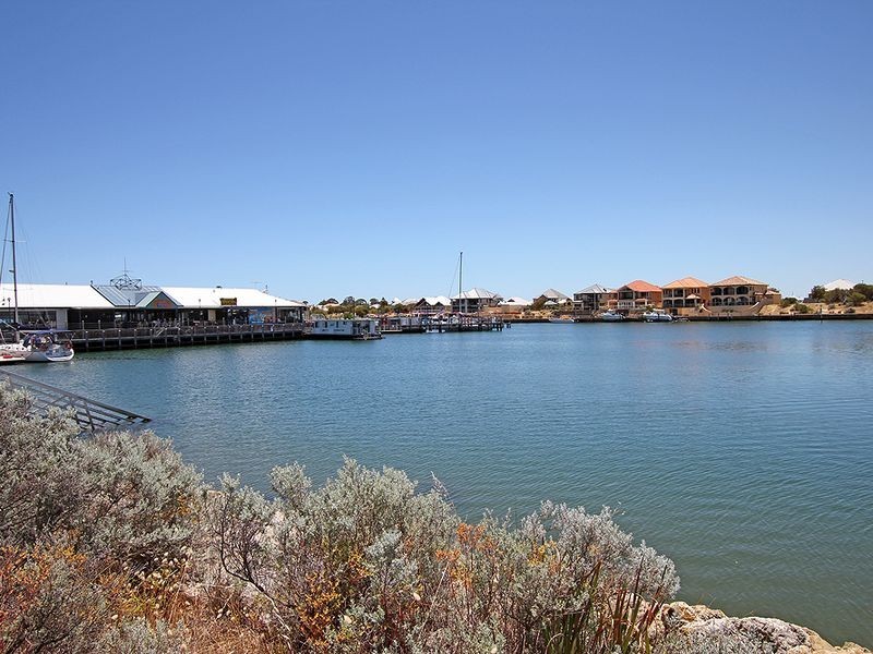 32 Rees Place, Wannanup WA 6210