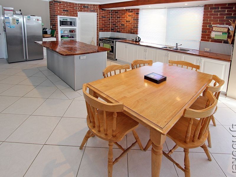17 Yorrell Place, Halls Head WA 6210