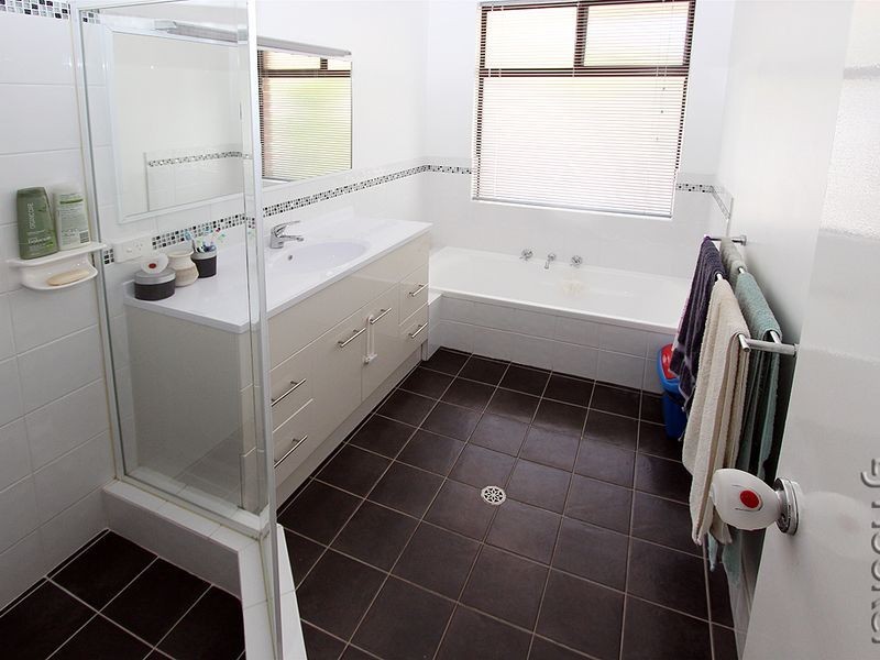17 Yorrell Place, Halls Head WA 6210