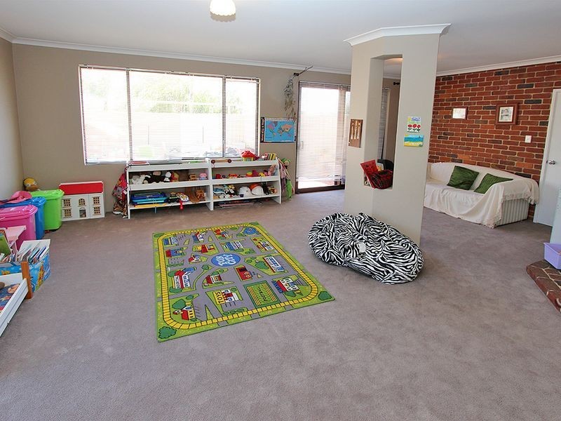 17 Yorrell Place, Halls Head WA 6210
