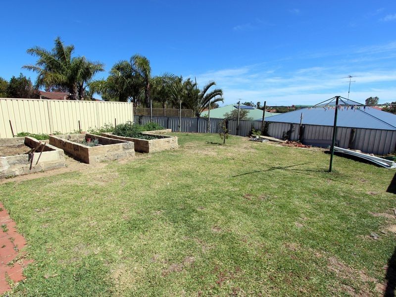 17 Yorrell Place, Halls Head WA 6210