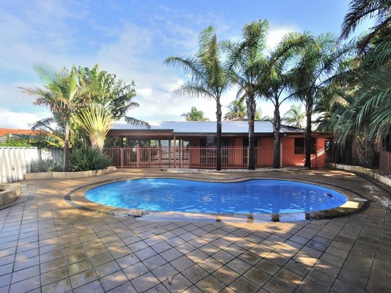 11 Amulla Court, Halls Head WA 6210