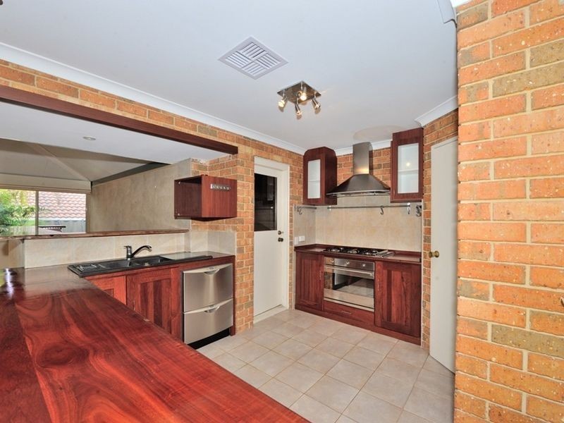 11 Amulla Court, Halls Head WA 6210