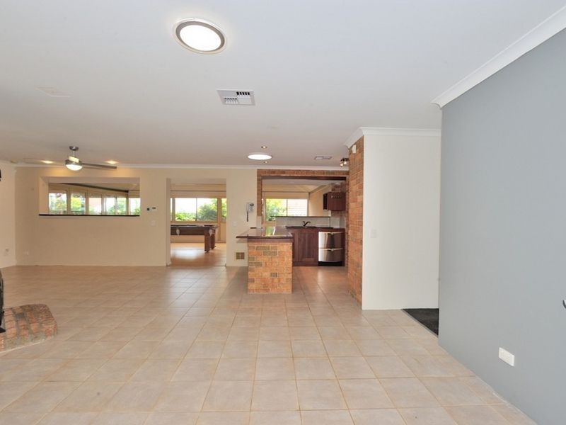 11 Amulla Court, Halls Head WA 6210