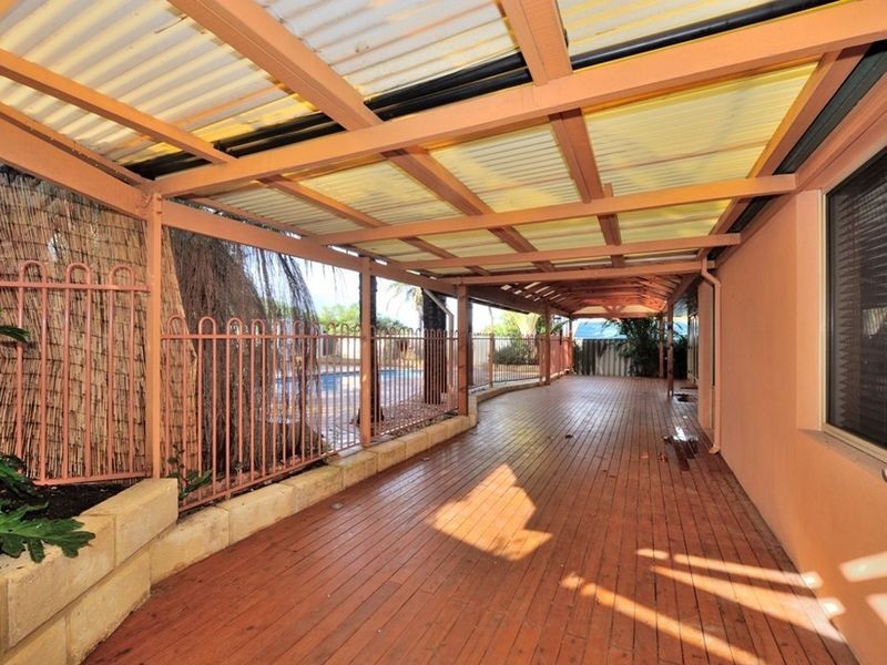 11 Amulla Court, Halls Head WA 6210