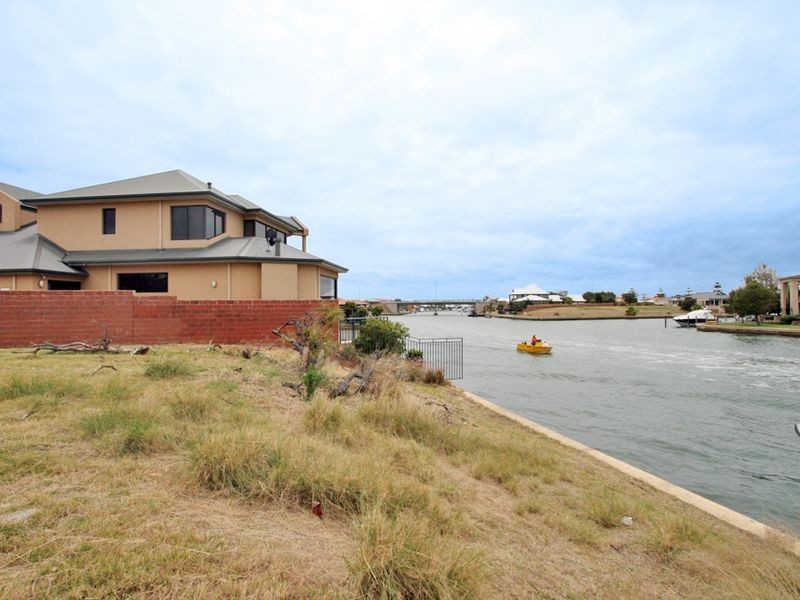 34 Santavea Mews, Halls Head WA 6210