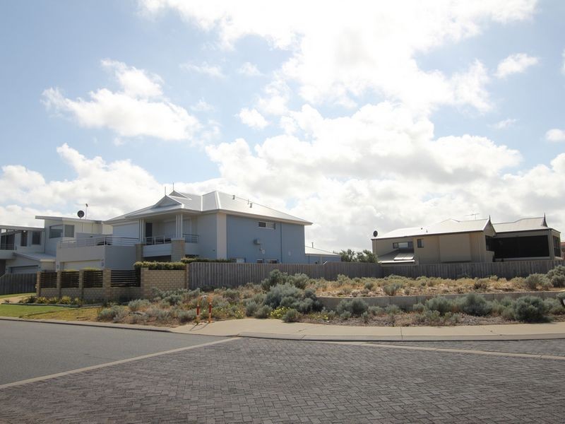 112 Boardwalk Boulevard, Halls Head WA 6210