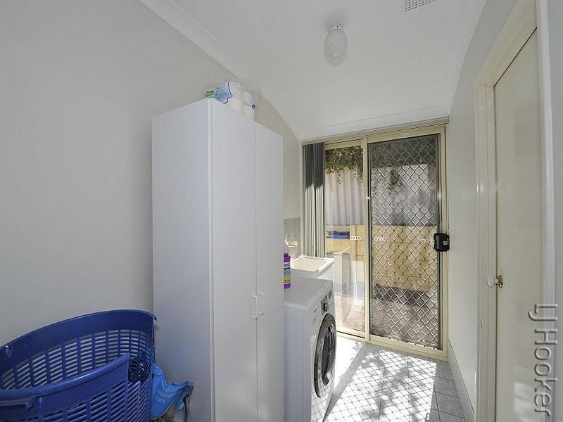 1 Banyon Close, Halls Head WA 6210