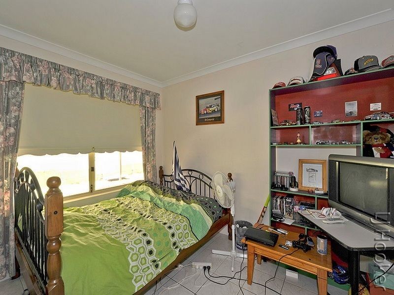 1 Banyon Close, Halls Head WA 6210