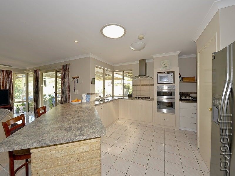 6 Pine Court, Meadow Springs WA 6210