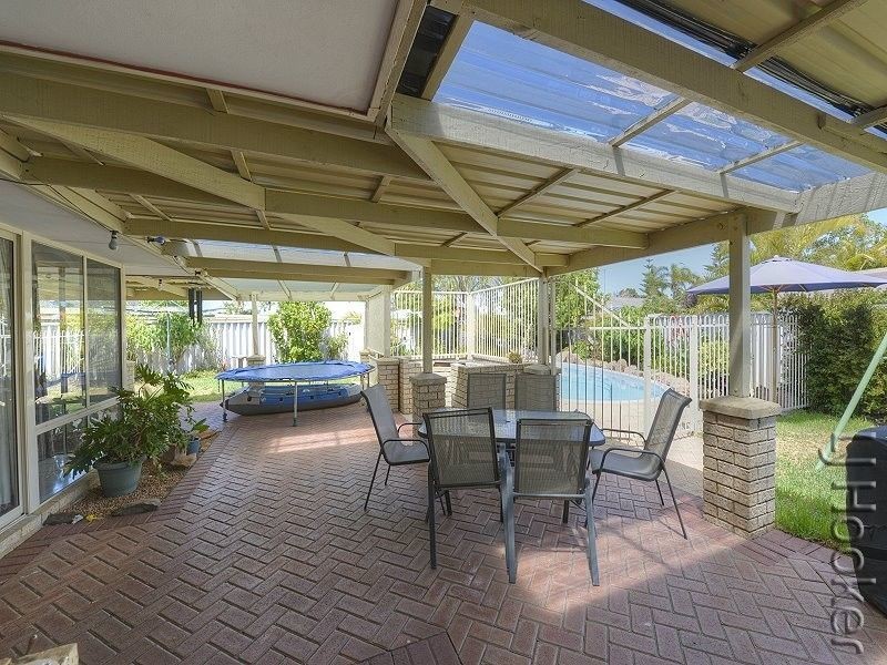 6 Pine Court, Meadow Springs WA 6210