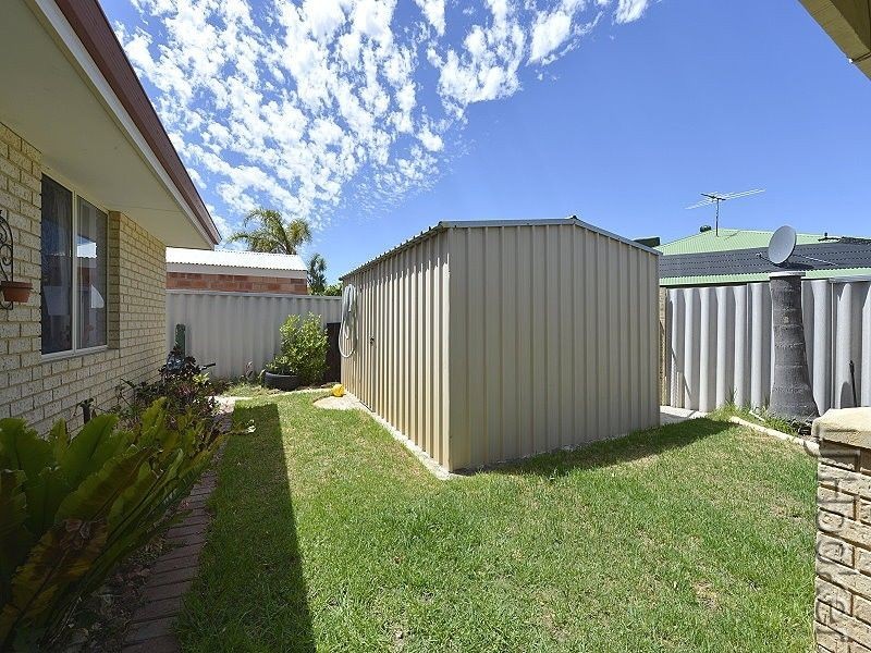 6 Pine Court, Meadow Springs WA 6210