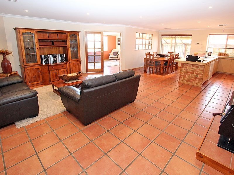 3 Castaway Cove, Halls Head WA 6210