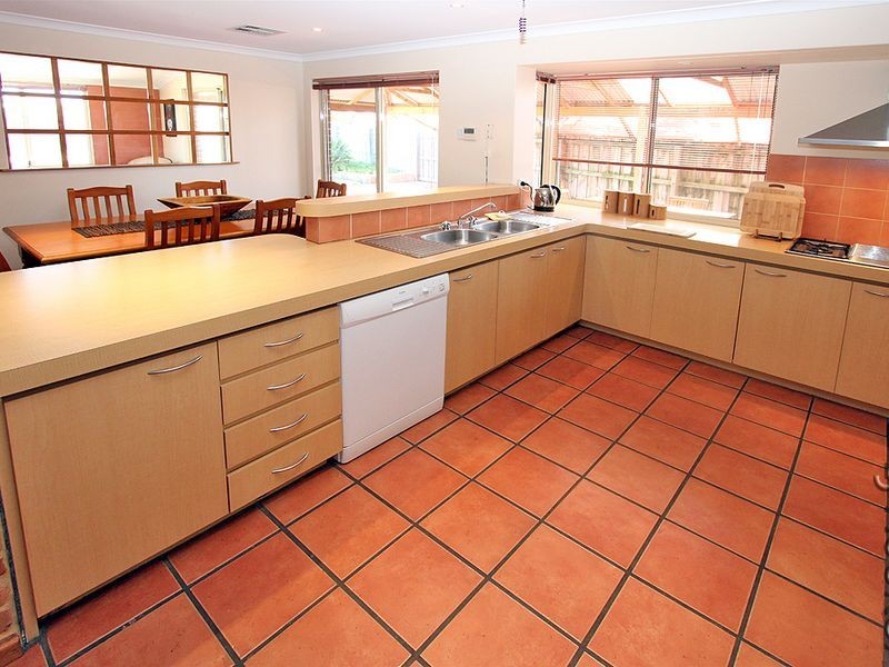 3 Castaway Cove, Halls Head WA 6210