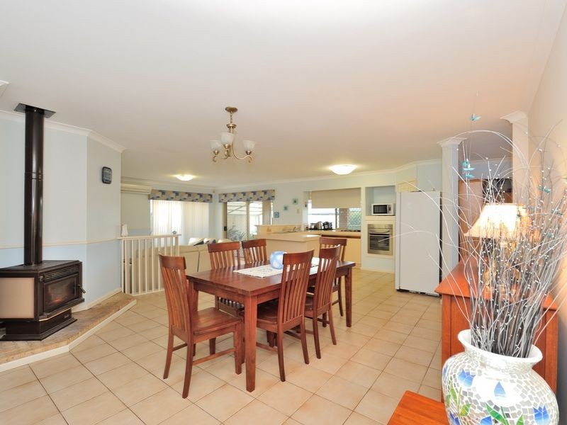 77 Casuarina Drive, Halls Head WA 6210