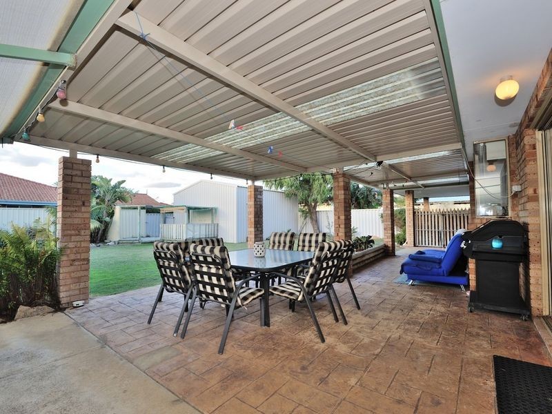 77 Casuarina Drive, Halls Head WA 6210