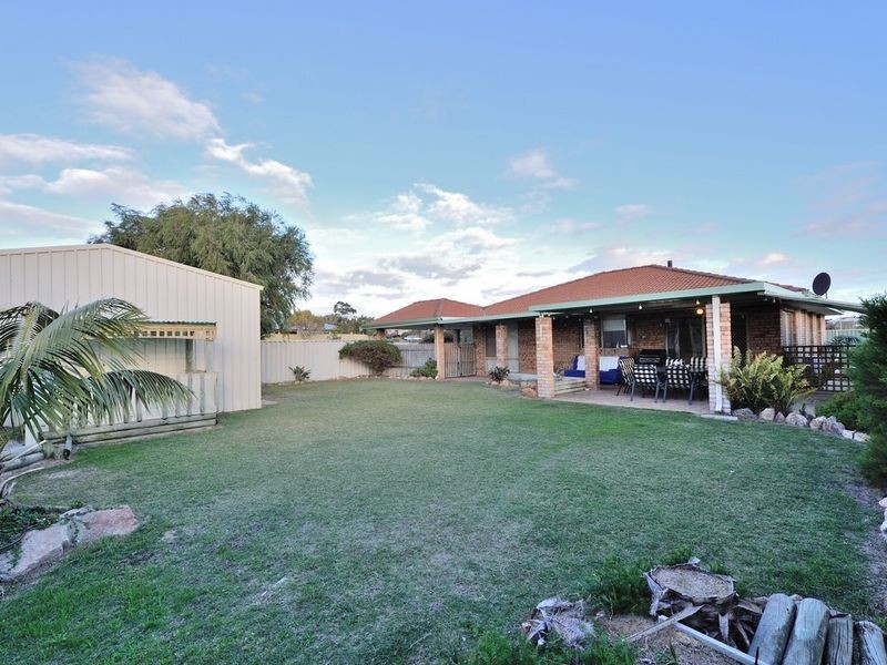 77 Casuarina Drive, Halls Head WA 6210