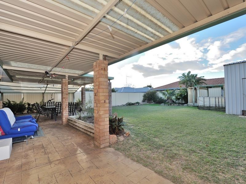 77 Casuarina Drive, Halls Head WA 6210
