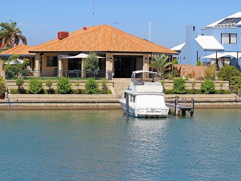 48 Cambria Island Retreat, Halls Head WA 6210