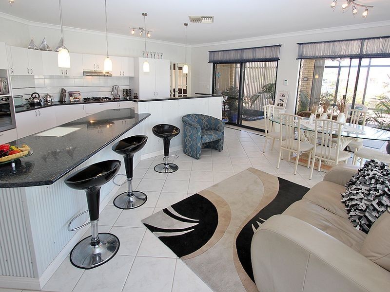 48 Cambria Island Retreat, Halls Head WA 6210