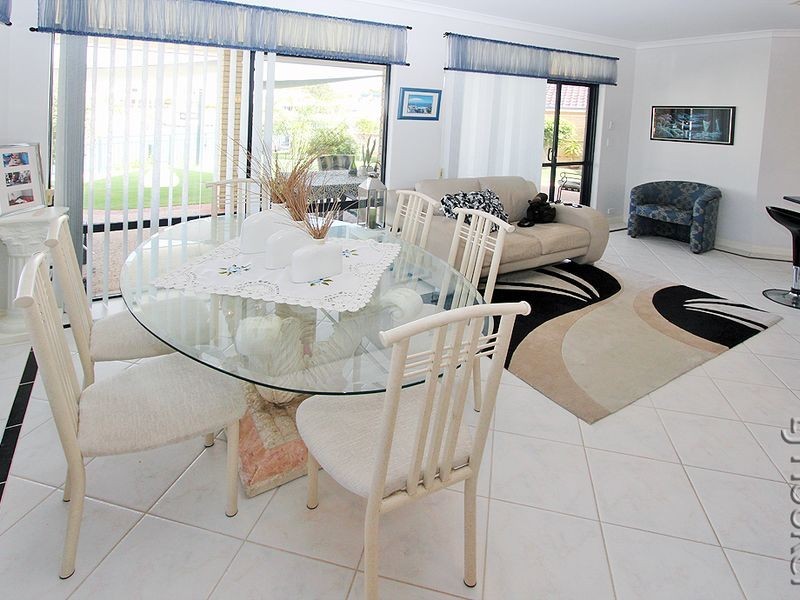 48 Cambria Island Retreat, Halls Head WA 6210