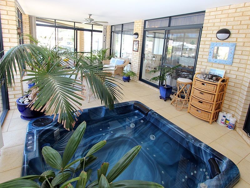 48 Cambria Island Retreat, Halls Head WA 6210