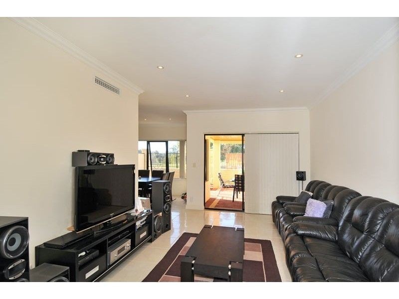 4/21 Pebble Beach Boulevard, Meadow Springs WA 6210