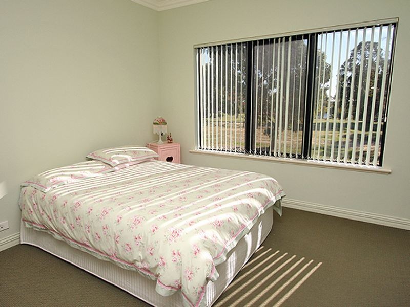 4/21 Pebble Beach Boulevard, Meadow Springs WA 6210