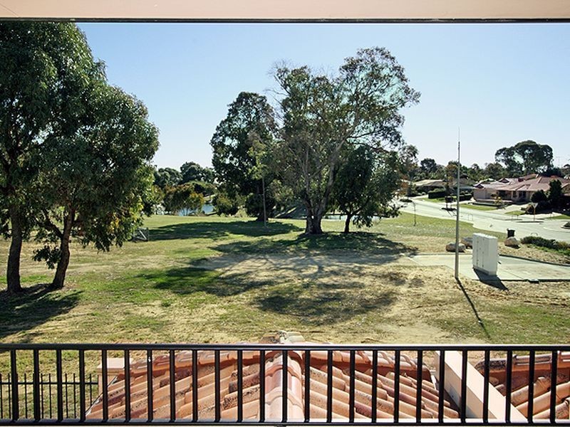 4/21 Pebble Beach Boulevard, Meadow Springs WA 6210
