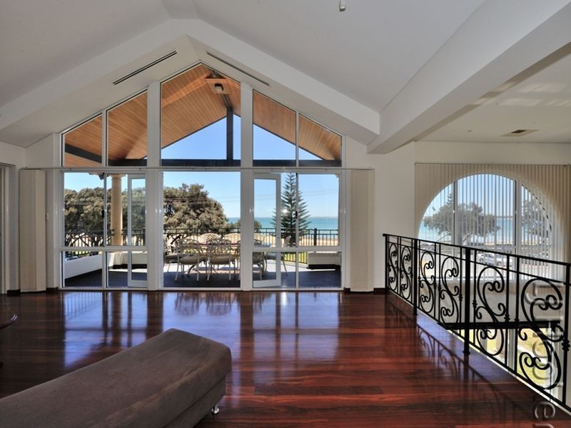 13 Halls Head Parade, Halls Head WA 6210