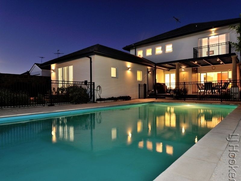 13 Halls Head Parade, Halls Head WA 6210