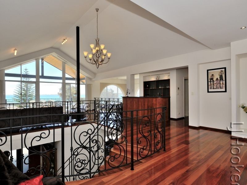 13 Halls Head Parade, Halls Head WA 6210