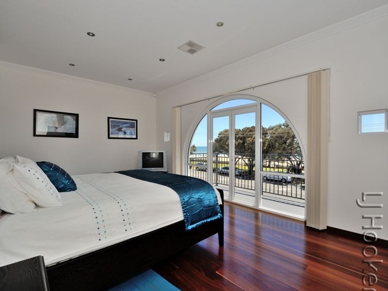 13 Halls Head Parade, Halls Head WA 6210