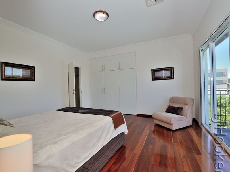 13 Halls Head Parade, Halls Head WA 6210