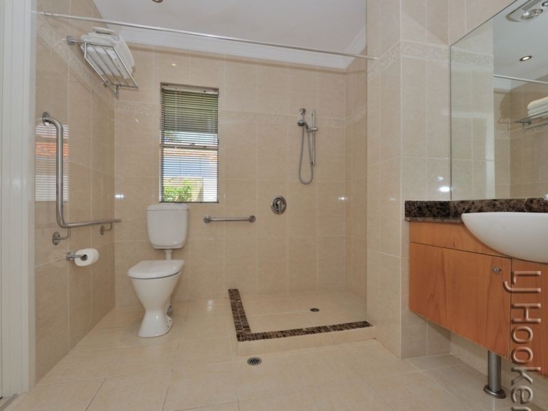 13 Halls Head Parade, Halls Head WA 6210