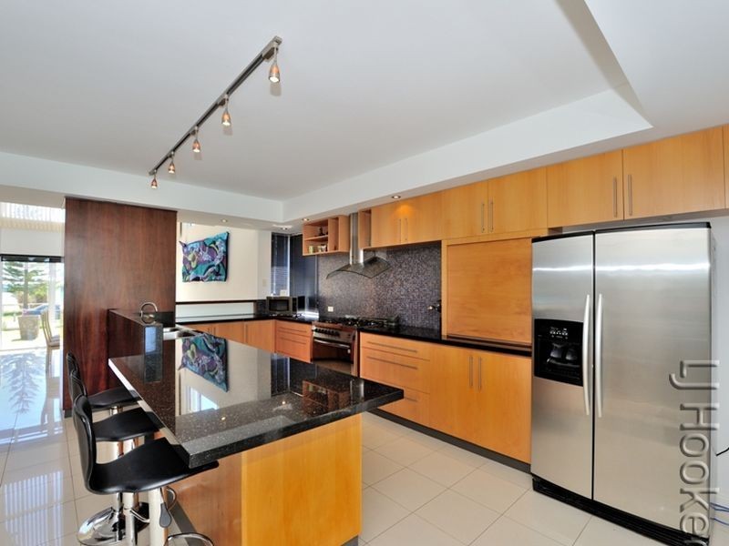 13 Halls Head Parade, Halls Head WA 6210