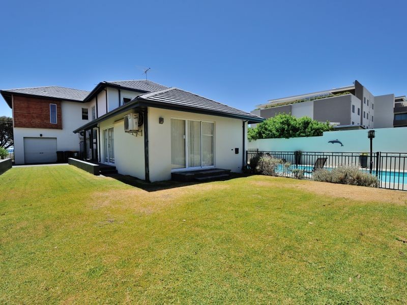 13 Halls Head Parade, Halls Head WA 6210