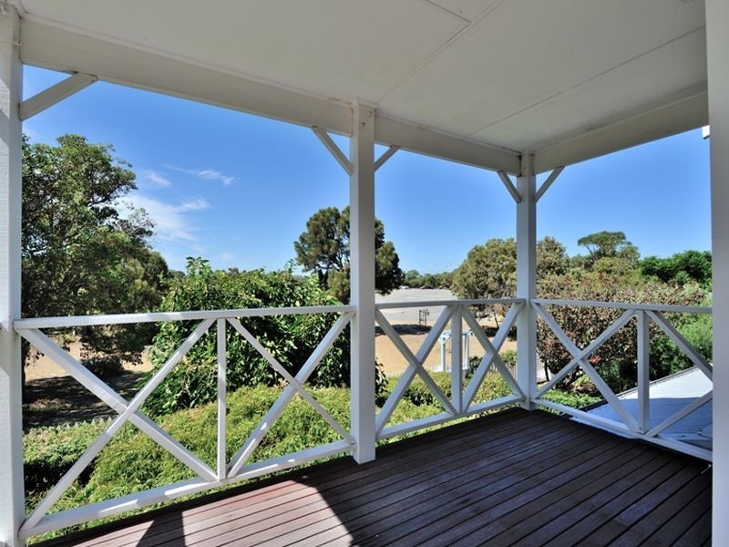 6 Oleander Place, Halls Head WA 6210