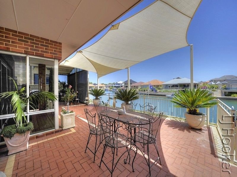 64 Aztec Island Retreat, Halls Head WA 6210