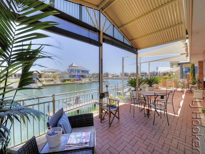 64 Aztec Island Retreat, Halls Head WA 6210