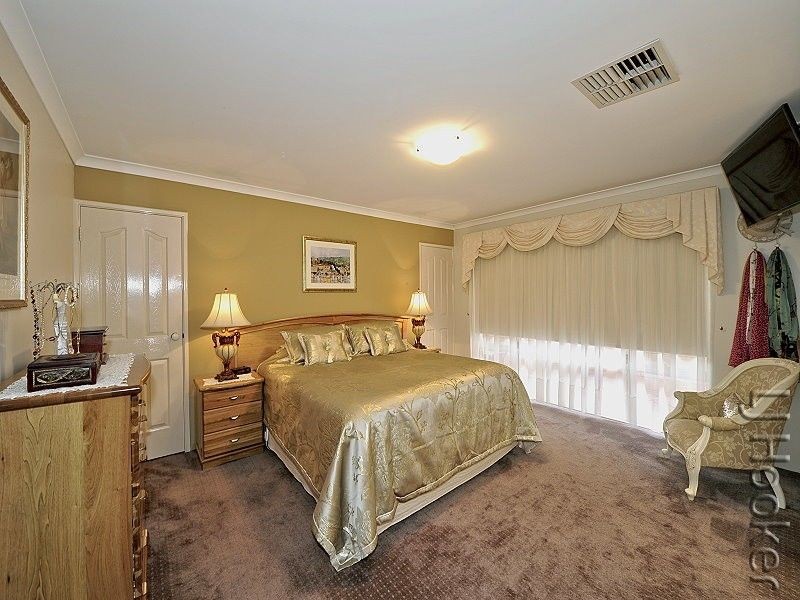 64 Aztec Island Retreat, Halls Head WA 6210