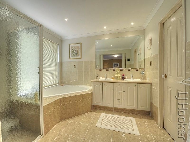 64 Aztec Island Retreat, Halls Head WA 6210