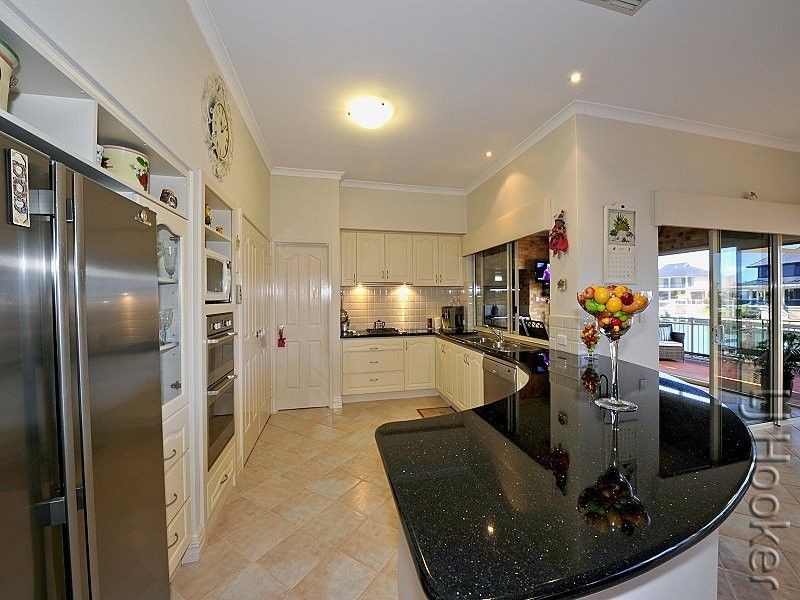 64 Aztec Island Retreat, Halls Head WA 6210