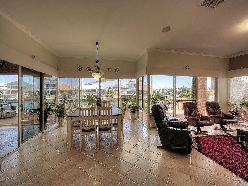 64 Aztec Island Retreat, Halls Head WA 6210