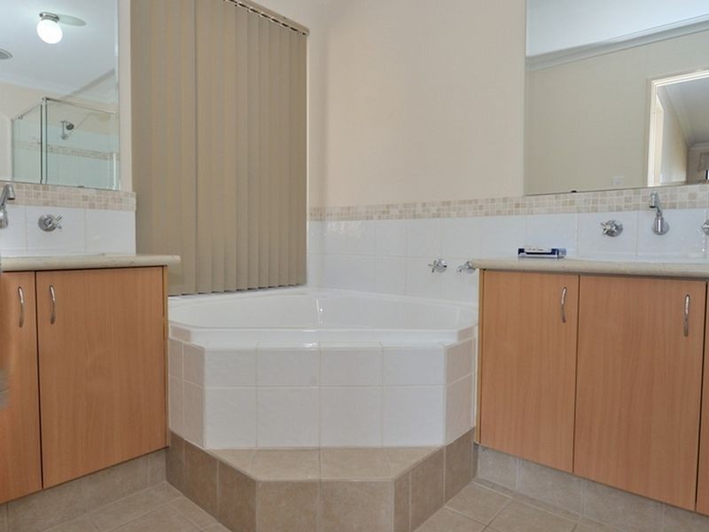 58 Lord Hobart Drive, Madora Bay WA 6210